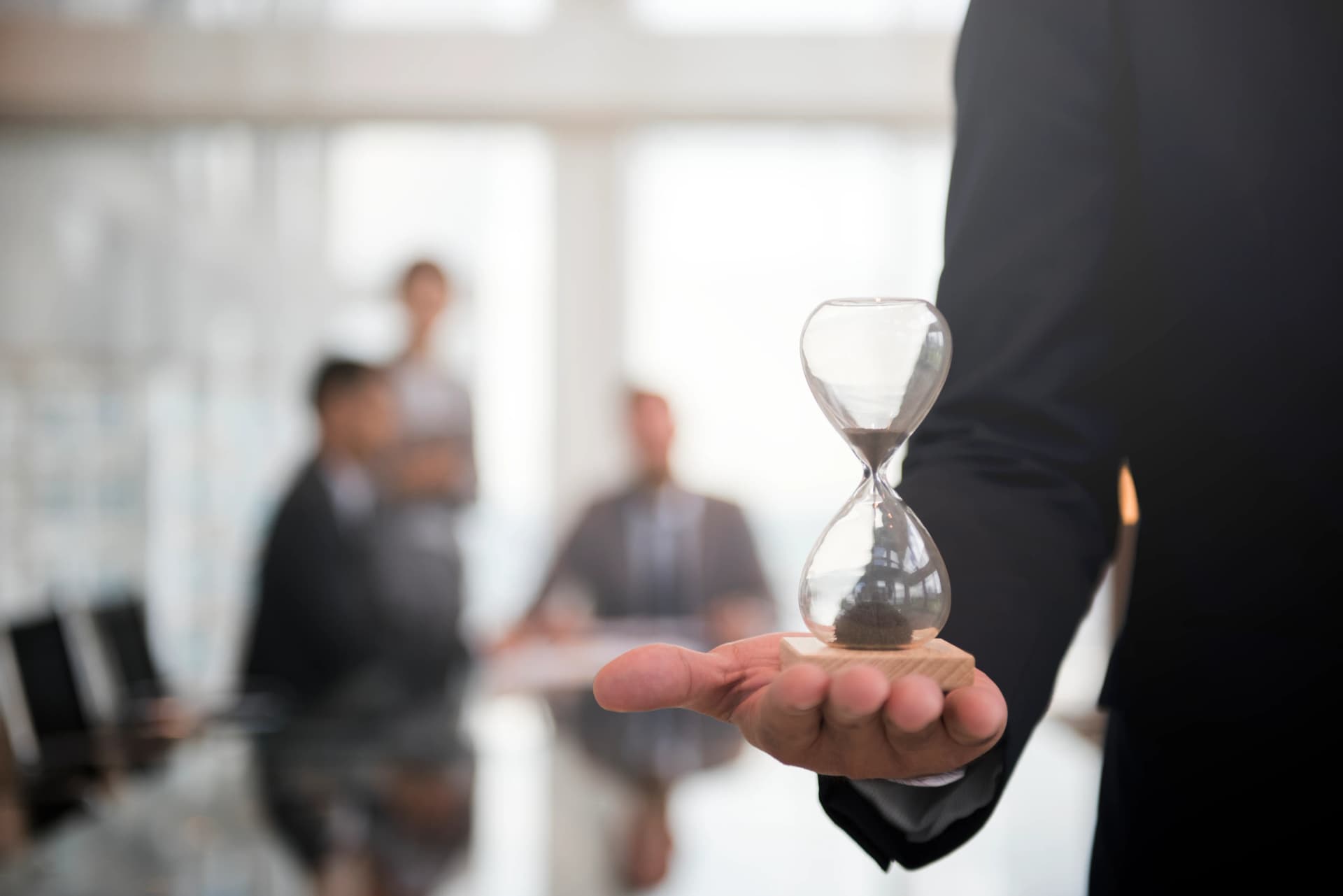 Banco de horas e horas extras: o que toda PME precisa saber para fechar a folha sem dor de cabeça