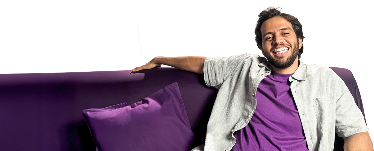 Ator no sofá